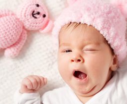 Bebeğinizin yorgun olduğunu nasıl anlarsınız?