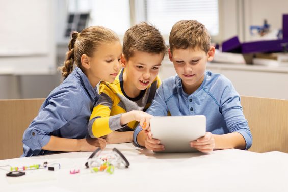 Çocuklarla Dijital Ekran Arasına Mesafe Koyun